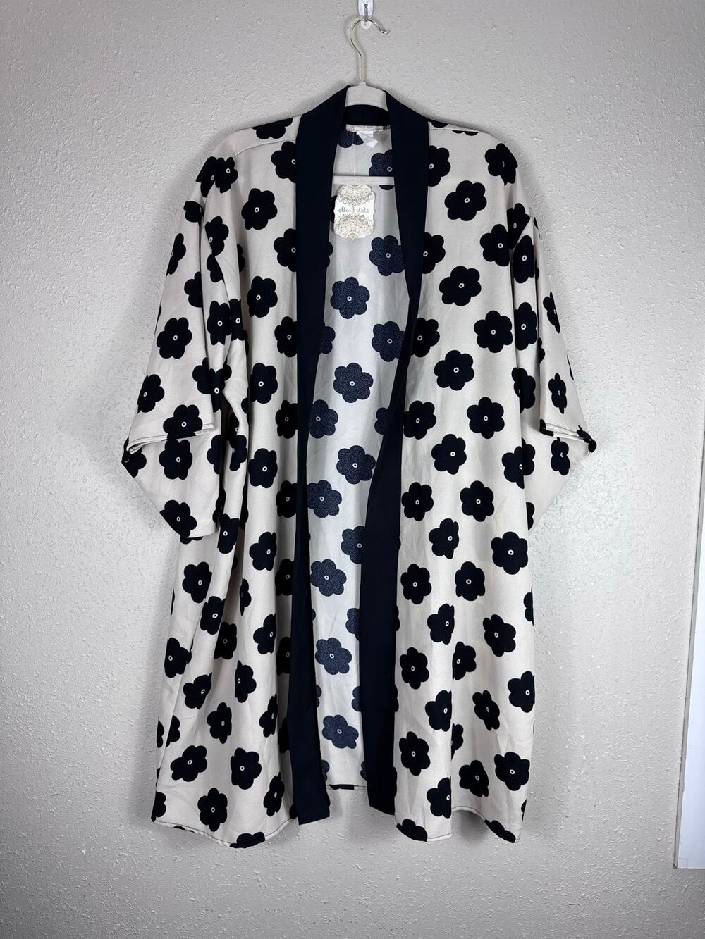 NWT Altar'd State Floral Black & White Kimono Size Large